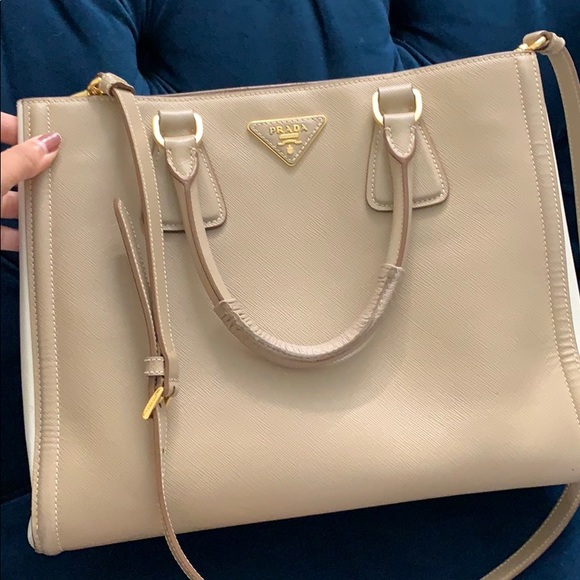 Prada saffiano lux tote - Picture 1 of 8